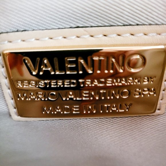 ❤️  SOLD ❤️.      Authentic Valentino Leather Cream Shoulder Bag - Picture 7 of 7